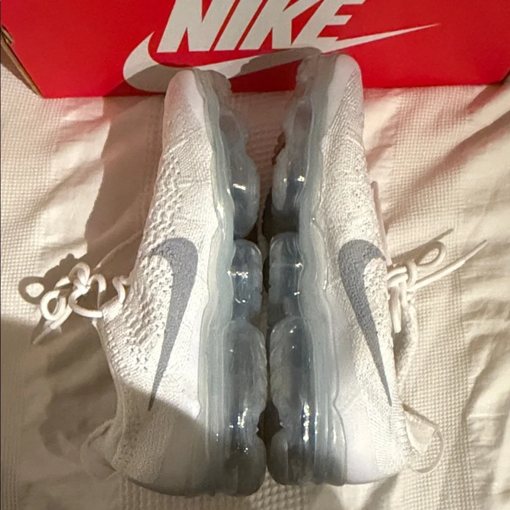 Nike Vapormax White and Gray Sneakers - Picture 4 of 8